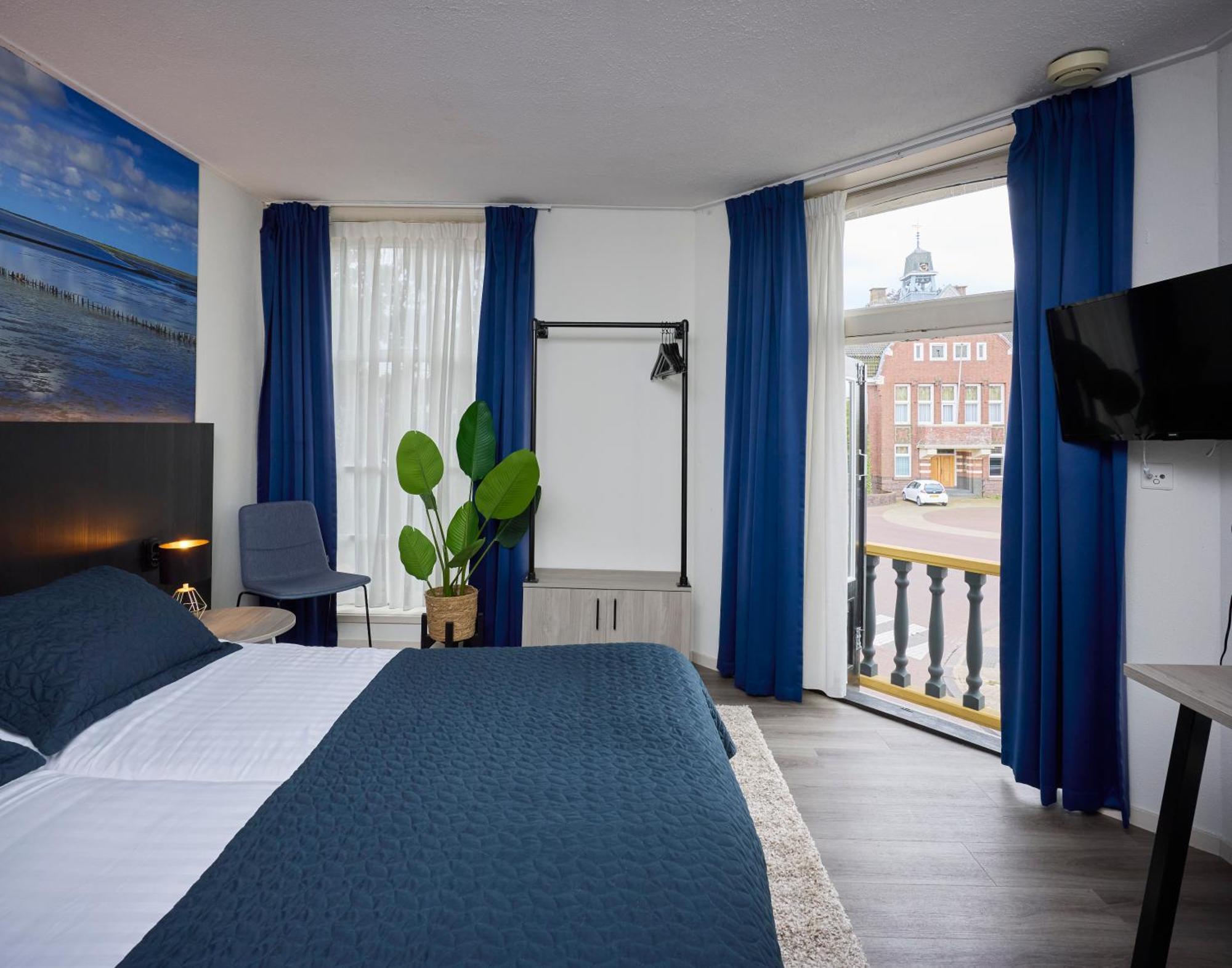 Hotel 'T Gemeentehuis Bedum Exterior photo